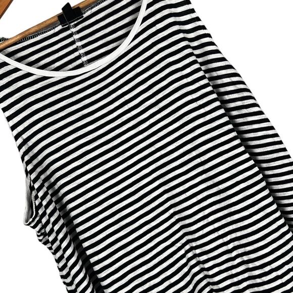 TORRID Women's 1X Black White Striped Classic Fit Heritage‎ Slub Crew Neck Tank - Picture 1 of 7